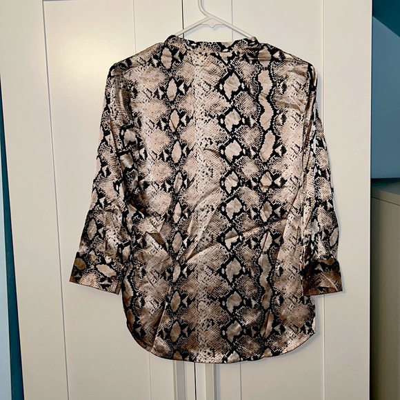 L’AGENCE Silk Snakeskin Blouse - size XS - Light Pink gently worn - Picture 7 of 7